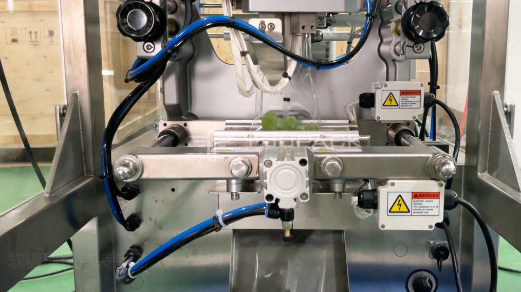 সম্পূর্ণ স্বয়ংক্রিয় গাম্মি ক্যান্ডি প্যাকেজিং মেশিন নরম জেলি ফল chews মিষ্টি VFFS ব্যাক সীল প্যাকিং মেশিন