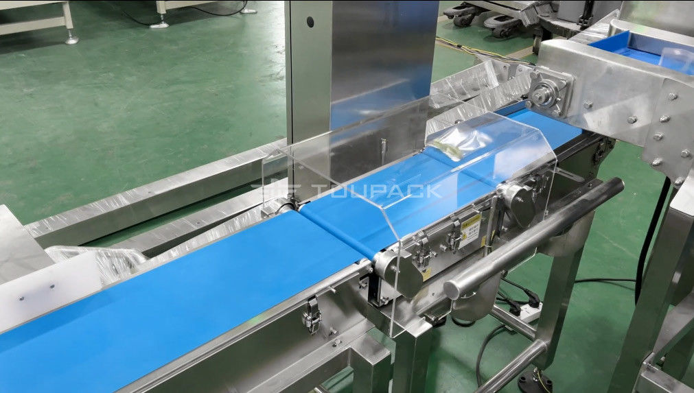 সম্পূর্ণ স্বয়ংক্রিয় গাম্মি ক্যান্ডি প্যাকেজিং মেশিন নরম জেলি ফল chews মিষ্টি VFFS ব্যাক সীল প্যাকিং মেশিন