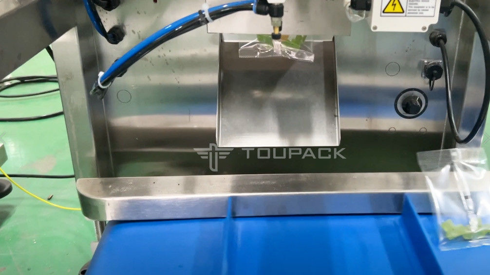 সম্পূর্ণ স্বয়ংক্রিয় গাম্মি ক্যান্ডি প্যাকেজিং মেশিন নরম জেলি ফল chews মিষ্টি VFFS ব্যাক সীল প্যাকিং মেশিন