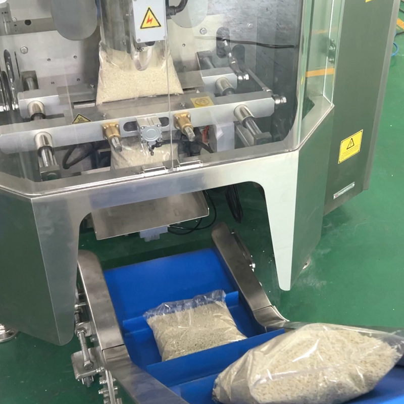 স্বয়ংক্রিয় শুকনো ডুরিয়ান শুকনো কলা আপেল স্লাইস প্লাস্টিক বালিশ ব্যাগ প্যাকেজিং মেশিন উল্লম্ব প্যাকিং মেশিন হিমায়িত শুকনো ফলের ওজনের জন্য