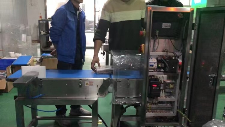পণ্যের ওজন পরিদর্শনের জন্য 1KW 120p/মিনিট হাই স্পিড চেক ওয়েজার